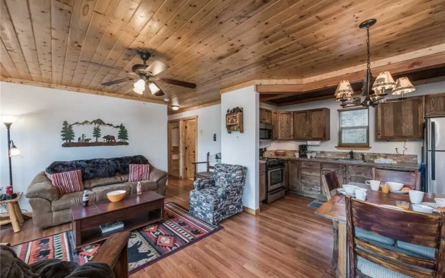 Aurora Montealis - Two Bedroom Cabin