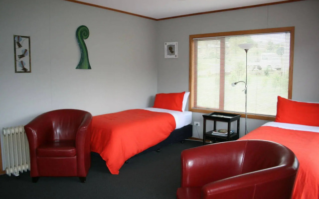 Whistling Frog Cafe & Accommodation