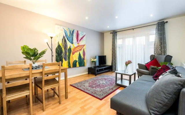 NEW 2BD Garden Flat Quick Access to Central London