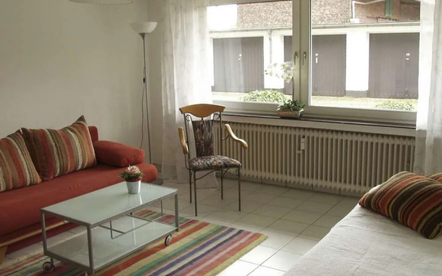 Tolstov-Hotels Big Room Apartment