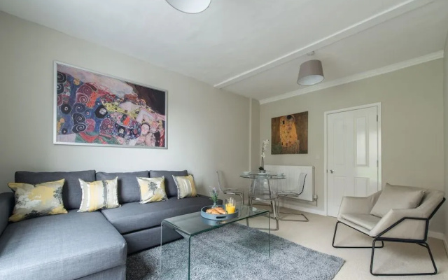 Central Apartment Facing Windsor Castle