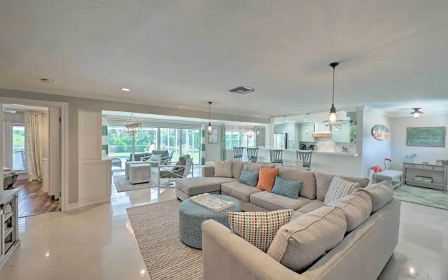Family-friendly Palm River Estates House!