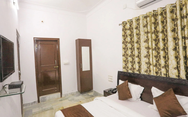 Hotel Royal T By OYO Rooms