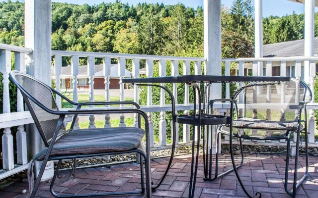 Rodeway Inn Marshall Manor