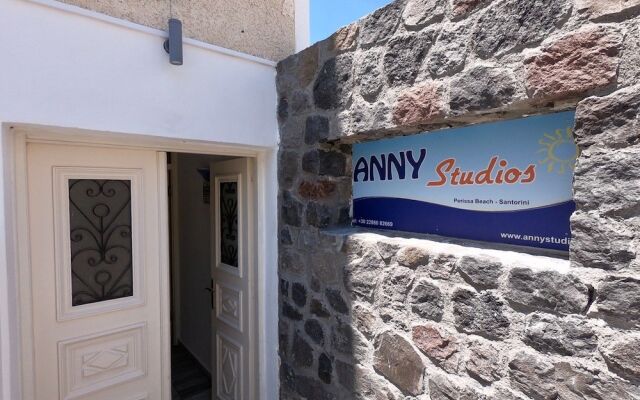 Отель Anny Studios Perissa Beach вид на фасад