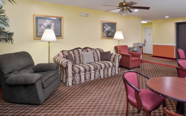 Douglas Inn And Suites