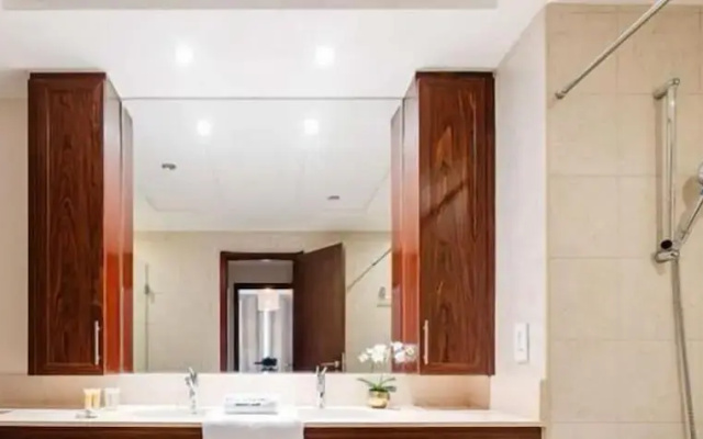 1B-Burj Res T7-302B by bnbme homes