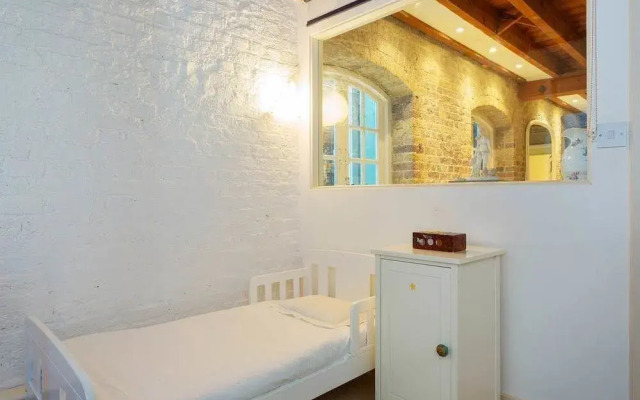 Veeve - The Coach House