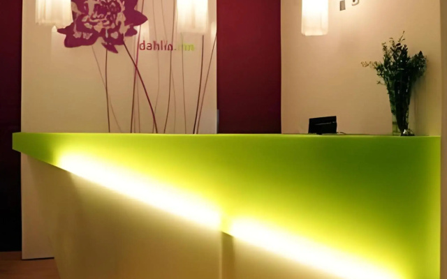 Dahlia Inn