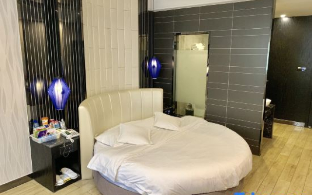Qingmu Hotel (Zhenjiang Danyang Houxiang Central Street)