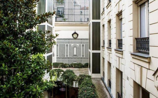 Hotel Des Saints Peres вид на фасад