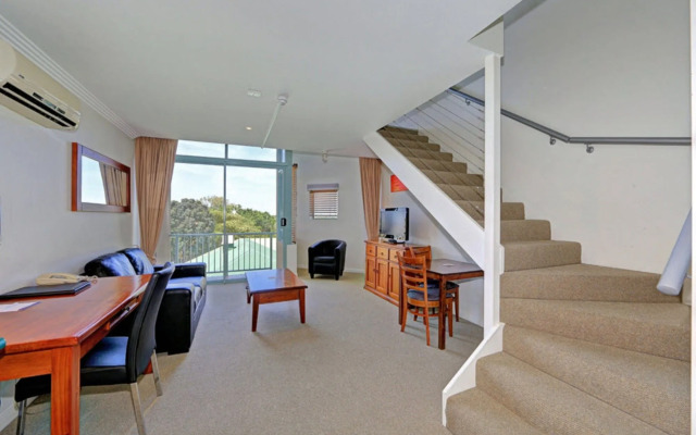 Burnett Riverside Hotel