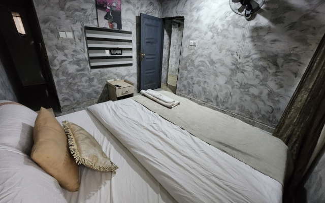 DeRadiant Lodge