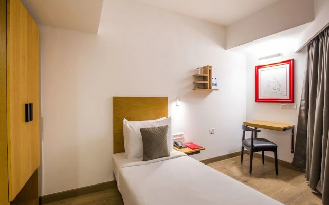 OYO Townhouse 022 Koregaon Park Pune