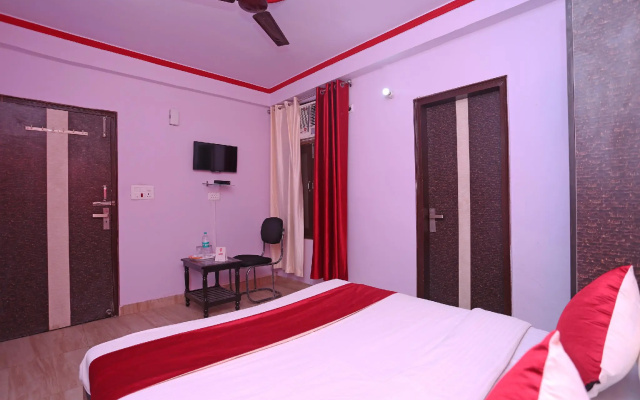 OYO 11407 Hotel Royal King