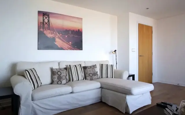 Modern Apartment in Leith With Sea Views