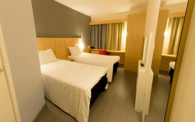 Ajax Hotel