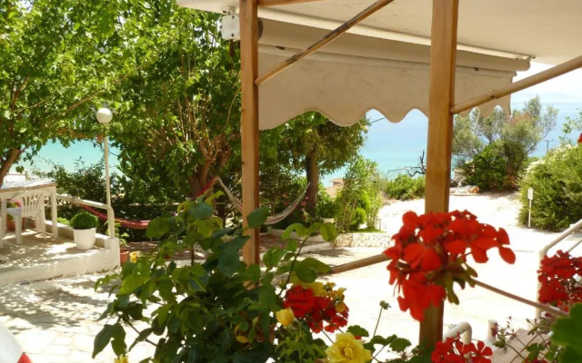 Heras Garden