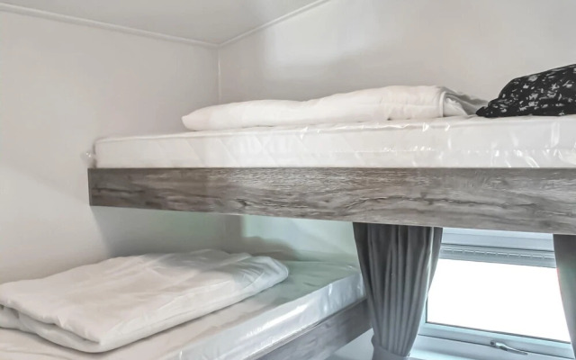 Beautiful Home in Renesse With 3 Bedrooms and Wifi