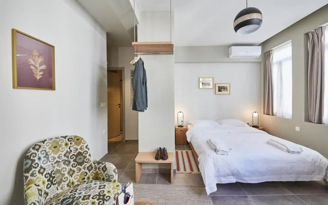 Be based near Acropolis, in an exquisite studio!