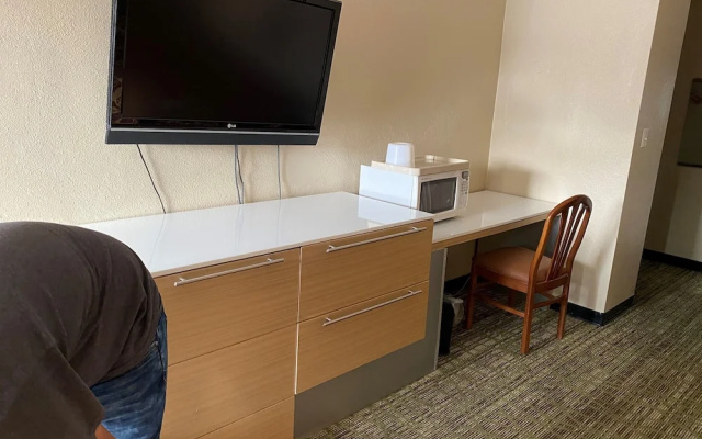 Pacific Express Inn