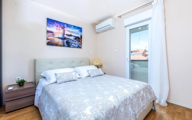 Amazing Apartment in Split With Wifi and 3 Bedrooms