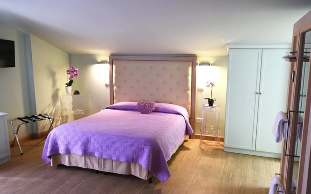 Large Double Room in the Green Near Montecassino
