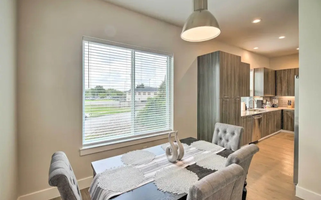 Bright & Spacious Houston Townhome: Near Dtwn