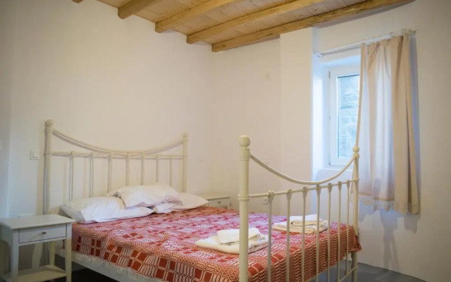 Traditional suites in Chora Kythnos #4