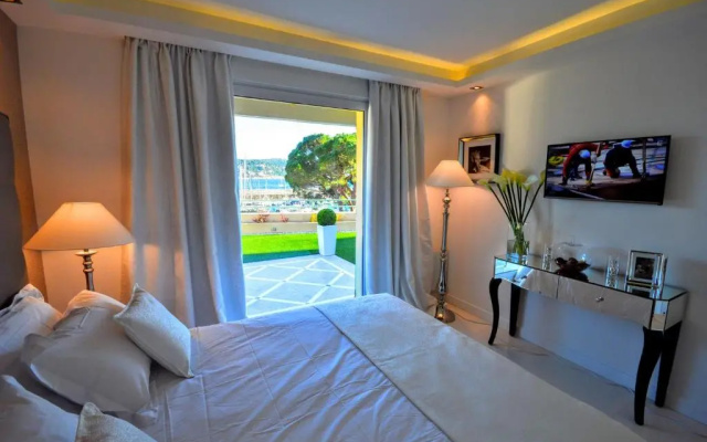 Deluxe apartment Villefranche Sea view front Terrace 230m2 with Jacuzzi