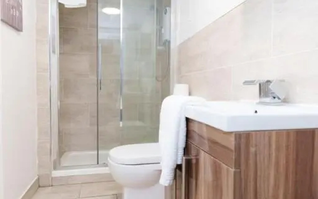Am to Pm Apartments