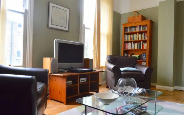 2 Bedroom Apartment With Roof Terrace in Camden
