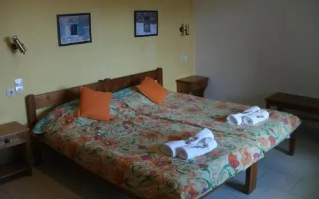 Albatros Studios & Apartments