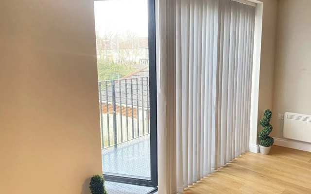 Charming Beckenham Apartment With Private Balcony