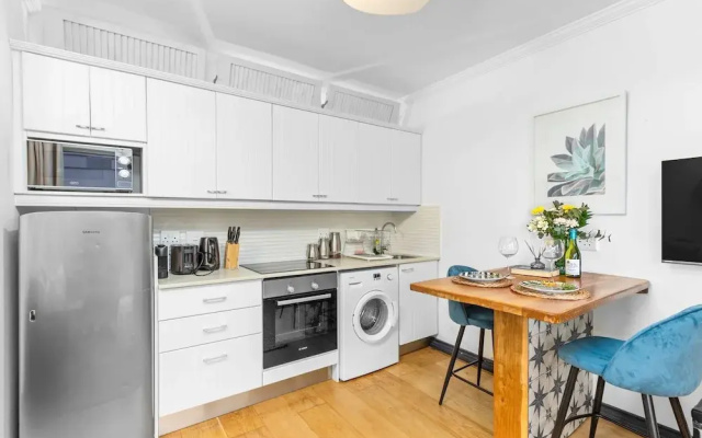 Clifton Studio 104