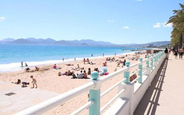 Sea side 2 bedroom with heated pool 322