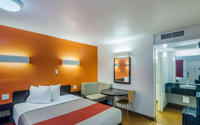Motel 6 Ardmore, OK