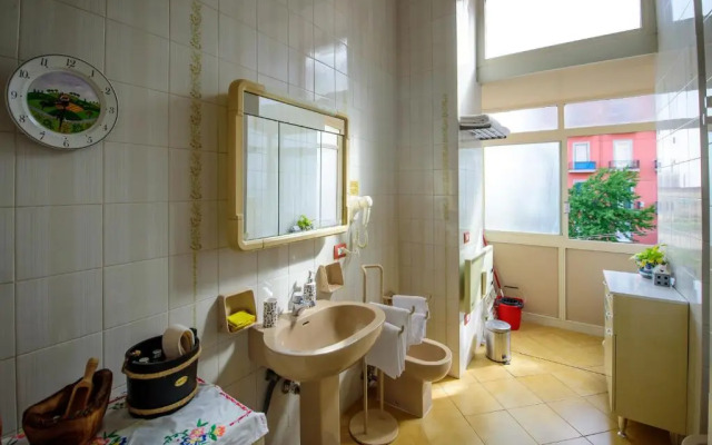 Large Apartment In The Heart Of Chiaia