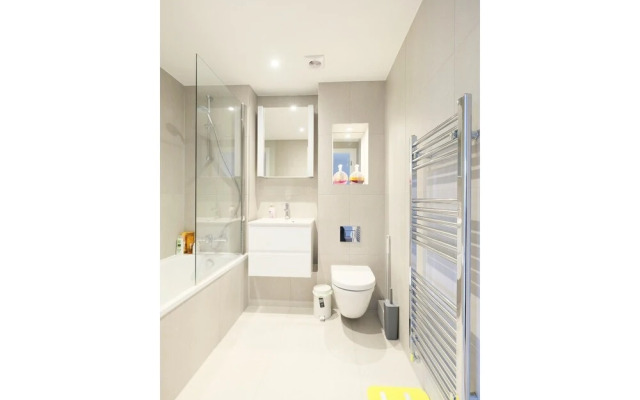 Quiet, Convenient 1BR Flat for 4 in Greenwich