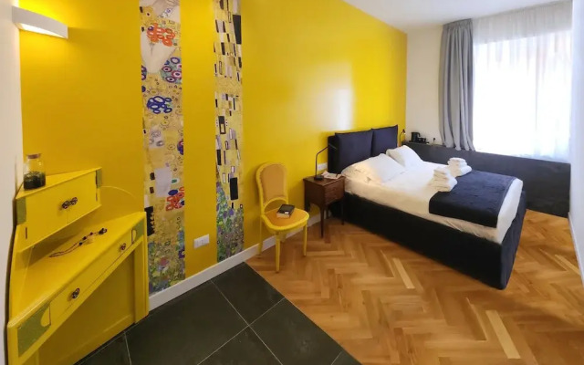 Prisma Rooms