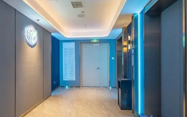 Ye Yu Chen E-sports Movie Hotel (Luquan Beiguo Mall)