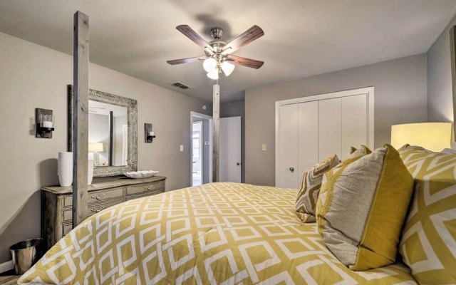 Bright n Breezy Waterfront Lake Granbury Getaway!
