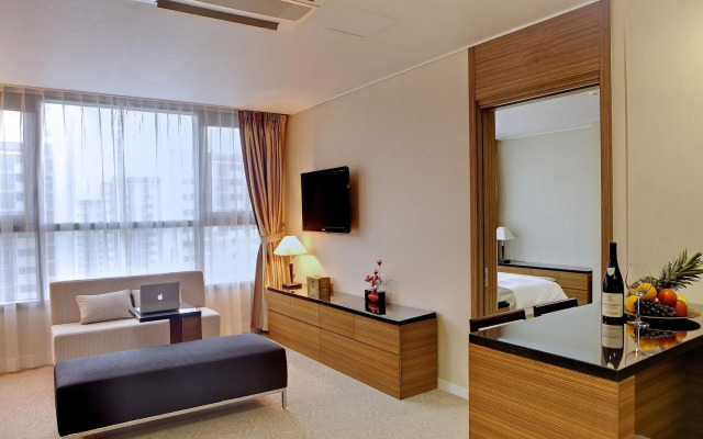 The Class 300 Hotel and Condominium