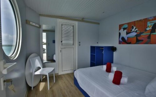 Aqua Lodge in Saint-Francois, France from 143$, photos, reviews - zenhotels.com guestroom