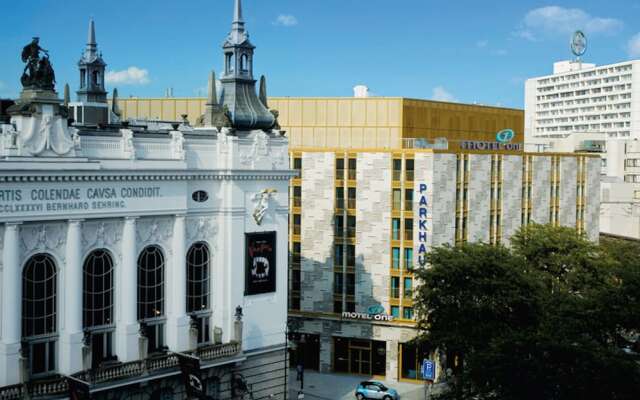 Отель Motel One Berlin KuDamm Германия, Берлин - отзывы, цены и фото номеров - забронировать отель Motel One Berlin KuDamm онлайн вид на фасад