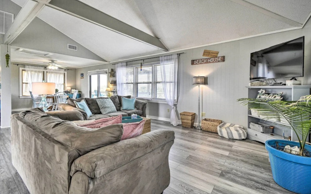 Hatteras-style Salvo Home - Walk to Shore!