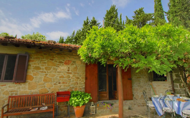 Detached Cottage With Swimming Pool