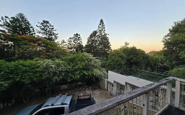 2 bdr Apartment Refurbished 3 Years Near Roma Park