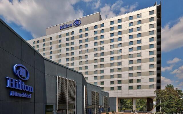 Отель Hilton Düsseldorf вид на фасад