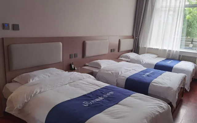 RuJia Huayi Homestay (Xianghe Zhongyi Furniture City)